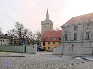 Bild: Kuntzes Turm vom Platz Vor dem Hohen Tore aus gesehen.