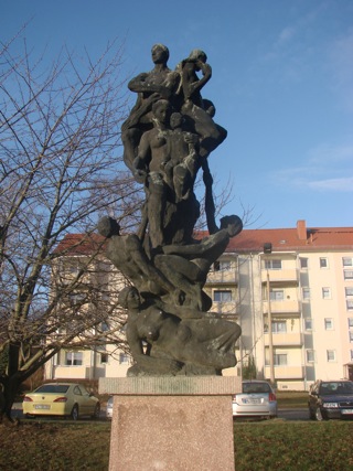Bild: Skulptur im Neubaugebiet an der Feuerbachstraße.
