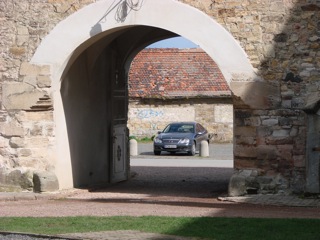 Bilder: Im Innenhof des Schlosses zu Schochwitz.