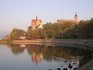 Bild: Das romantische Schloss Seeburg am Süßen See bei Eisleben.