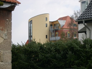 Bilder: Moderner Anbau am Schloss von Schafstädt.