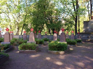 Bilder: Auf den sowjetischen Soldatenfriedhof an der Friedensstraße in Eisleben.