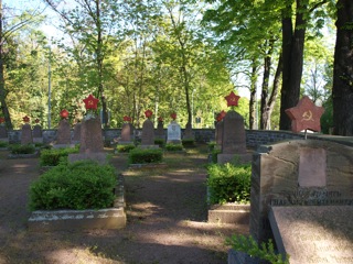 Bilder: Auf den sowjetischen Soldatenfriedhof an der Friedensstraße in Eisleben.