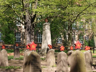 Bilder: Auf dem sowjetischen Soldatenfriedhof am Carl-Eitz-Weg in Eisleben.