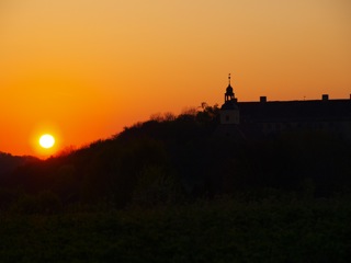 Bild: Sonnenaufgang am Schloss Walbeck.