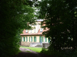 Bild: Das Schloss der Familie von Knigge in Harkerode im Unterharz.