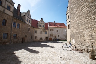 Bild: Schloss Plötzkau - Blick in den Schlosshof.