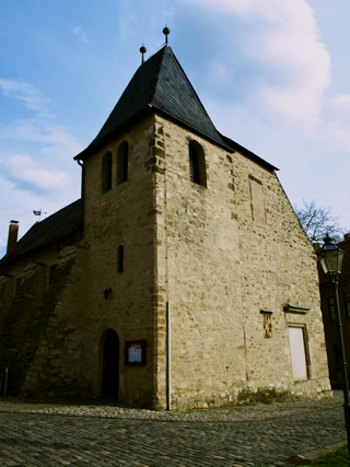 Bild: Die Kirche St. Margarethen zu Aschersleben. Blick auf die Nordwestecke des Turmes.