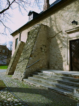 Bild: Die Kirche St. Margarethen zu Aschersleben. Blick auf die Südwestseite der Kapelle.
