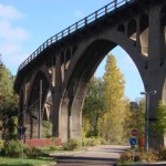 Bild: Die Eisenbahnbrücke Schmalzgrundviadukt in Hettstedt.