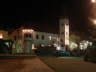 Bild: Der Marktplatz von Gerbstedt mit dem Rathaus. Aufnahme aus dem Jahre 2008.