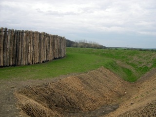 Bild: Die jungsteinzeitliche Kreisgrabenanlage von Goseck.