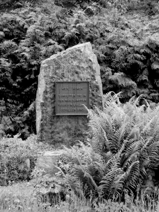 Bild: Gedenkstein auf dem Alten Friedhof zu Eisleben - dem Campo Santo - zu Ehren der gefallenen Arbeiter aus Eisleben. Bild © 2006 by Birk Karsten Ecke.