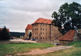 Bild: Der Schlossbau aus der Zeit der Renaissance in der Wasserburg Heldrungen.