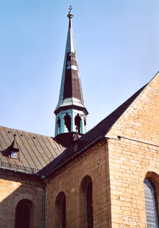 Bild: Im Außenbereich des Klosters Huysburg.