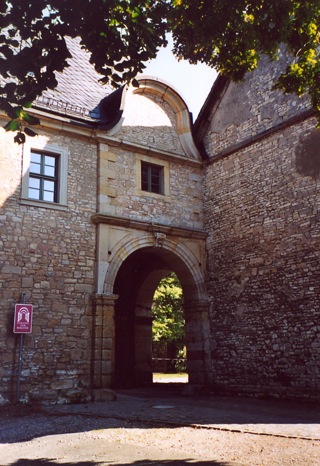 Bild: Im Außenbereich des Klosters Huysburg.