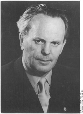 Bild: Otto Gotsche. Bild: Under the licence of Commons:Bundesarchiv. Bundesarchiv, Bild 183-83285-0001 / Junge, Peter Heinz / CC-BY-SA.