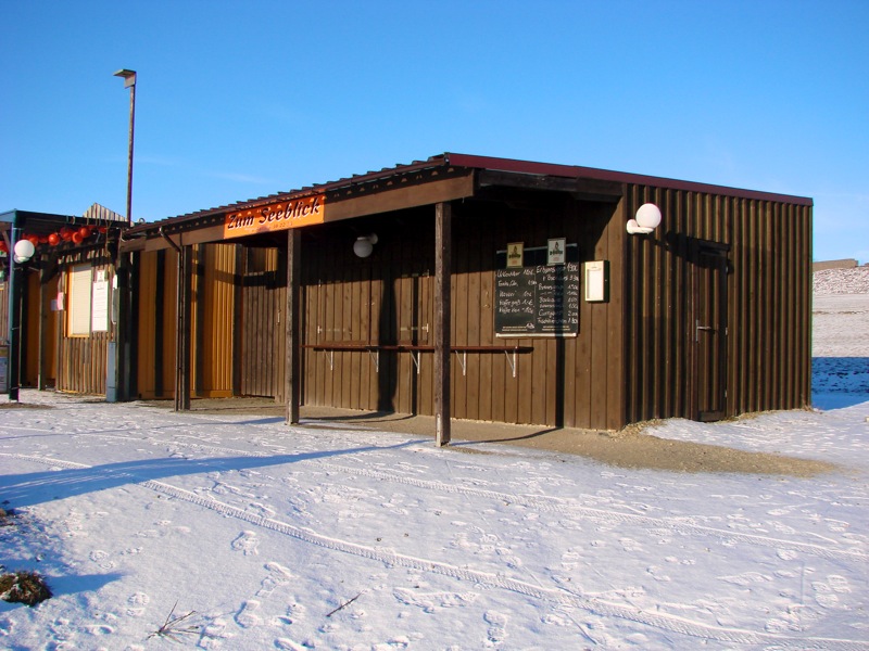 Bild: Geschlossen wegen Kälte - Kiosk am Nordufer des Concordiasees bei Schadeleben.
