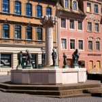 Bild: Eisleben - Der Knappenbrunnen an der Alten Bergschule.