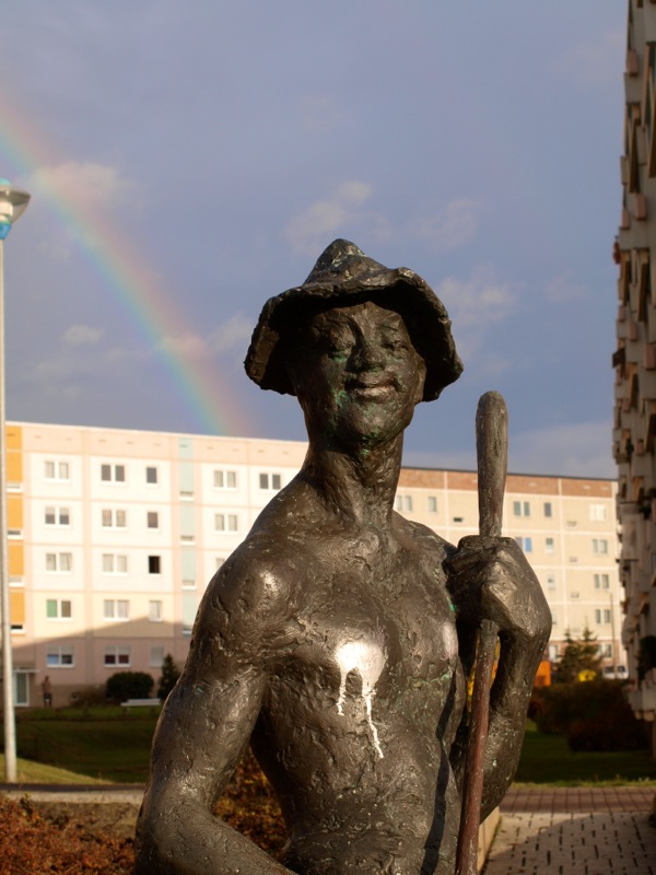 Bild: Eisleben - Das Denkmal eines Hüttenarbeiters im Neubaugebiet an der Magdeburger Straße.