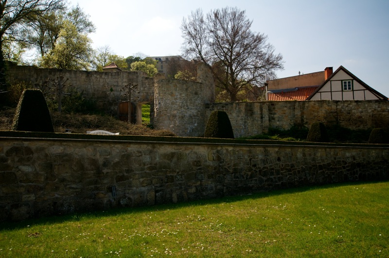 Bild: Im Garten des Kleinen Schlosses zu Blankenburg.
