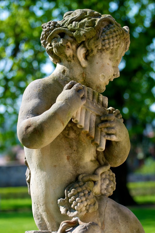 Skulptur im barocken Garten zu Blankenburg im Harz.