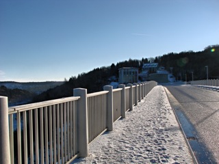 Bild: Die Rappbode Talsperre bei Wendefurth im kalten Januar 2009.