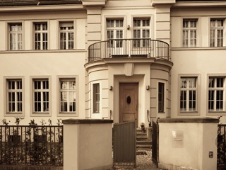 Bild: Die ehemalige französische Militärverbindungsmission in Potsdam Seestraße. Diese Bild wurde vom Inhaber des Copyright gemeinfrei gestellt. Urheber: Der Babelsberger.