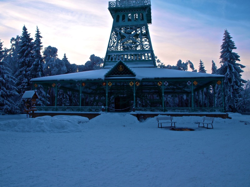 Bild: Ein Wintermorgen am Josephskreuz auf dem Großen Auerberg bei Stolberg im Harz.