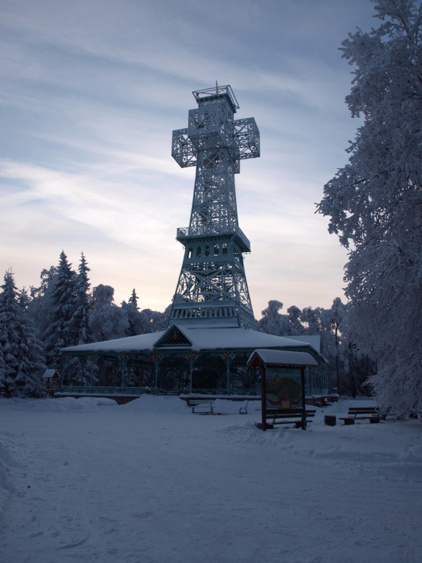 Bild: Ein Wintermorgen am Josephskreuz auf dem Großen Auerberg bei Stolberg im Harz.