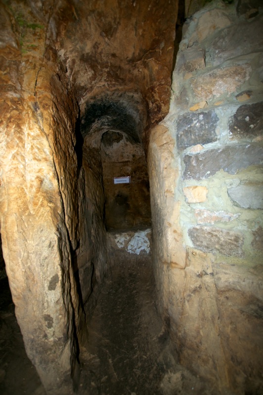Im Inneren einer Höhlenwohnung in Langenstein.