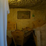 Bild: Im Inneren einer Höhlenwohnung in Langenstein.