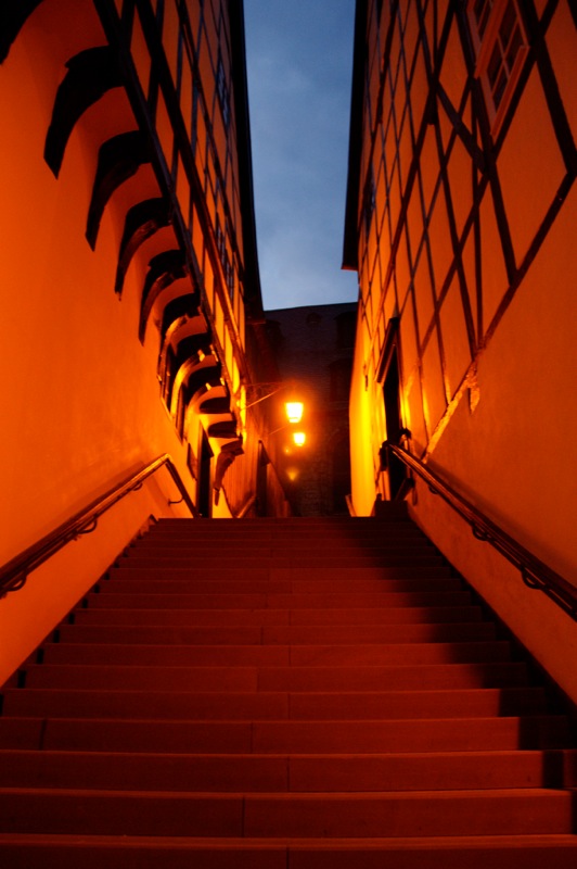 Bild: Stolberg - Rathaustreppe bei Nacht.