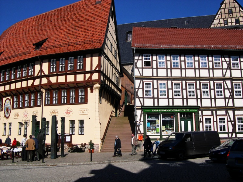 Bild: Stolberg - Rathaus und Müntzerdenkmal.
