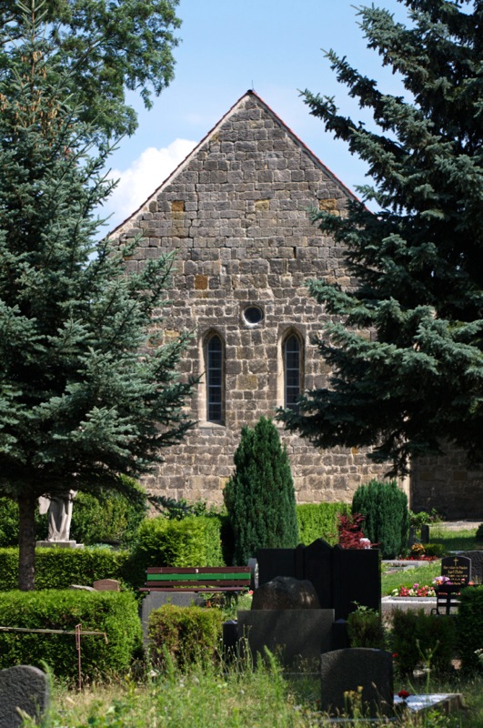 Bild: Auf dem Wiperti-Friedhof zu Quedlinburg - An der Kirche St. Wipertii.