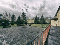 Bild: Die ehemalige Zweijahresschule des Mansfeldkombintates Wilhelm Pieck. Aufnahme vom Februar 2022. Klicken Sie auf das Bild um es zu vergrößern.