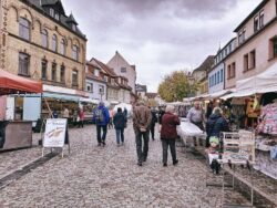 Bild: Impressionen vom Zwiebelmarkt 2022 in der Wipperstadt Hettstedt. Klicken Sie auf das Bild um es zu vergrößern.